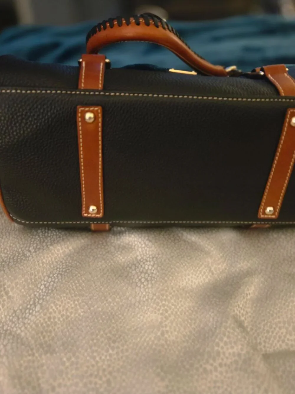 Dooney & Bourke large pebble
